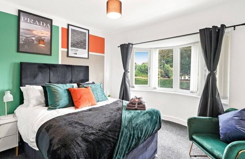 Derby Apartment | Lovely 4 House Bed in Derby - Parking - Garden