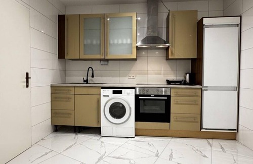 Liesing Apartment | Lovely 4BR Apt; Near Kaufpark Alterlaa