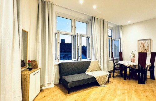 Liesing Apartment | Lovely 4BR Apt; Near Kaufpark Alterlaa