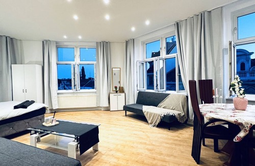 Liesing Apartment | Lovely 4BR Apt; Near Kaufpark Alterlaa