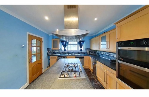 Langley Marish House | Lovely 6 bedroom house