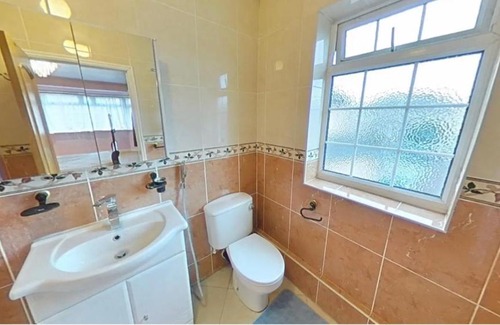 Langley Marish House | Lovely 6 bedroom house