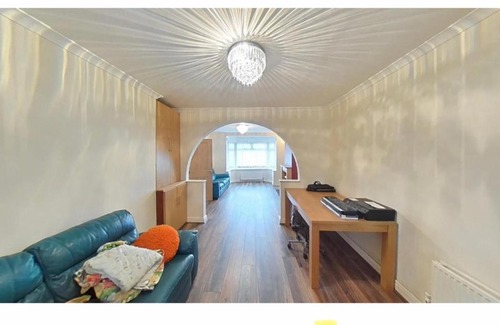 Langley Marish House | Lovely 6 bedroom house