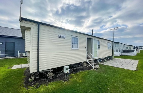 Swalecliffe House | Lovely 6 berth caravan at Seaview Holiday Park in Kent ref 47001D