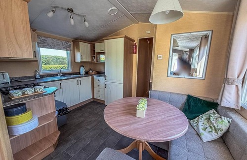 Skegness House | Lovely 6 berth caravan at Southview Holiday Park ref 33032CL