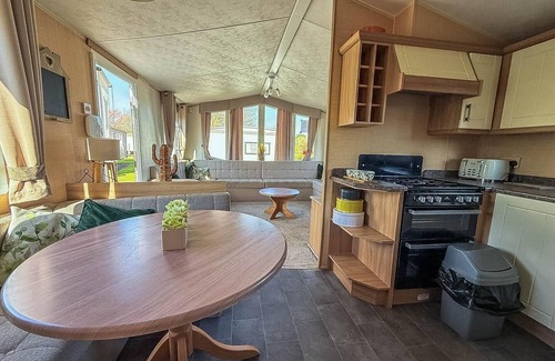 Skegness House | Lovely 6 berth caravan at Southview Holiday Park ref 33032CL
