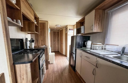 Winestead House | Lovely 6 berth caravan with Wi-Fi at Sand le Mere in Yorkshire ref 71091TD