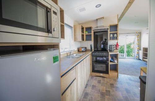 Pakefield Other | Lovely 6 Berth Caravan Close To The Beach In Suffolk Ref 68030Bs