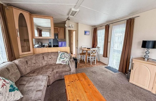 Skegness House | Lovely 8 berth caravan at Southview, Skegness, with lake views ref 33066CL