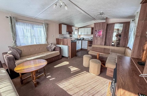 Louth House | Lovely 8 berth caravan with decking at Sunnydale Park, Lincolnshire ref 35091BR