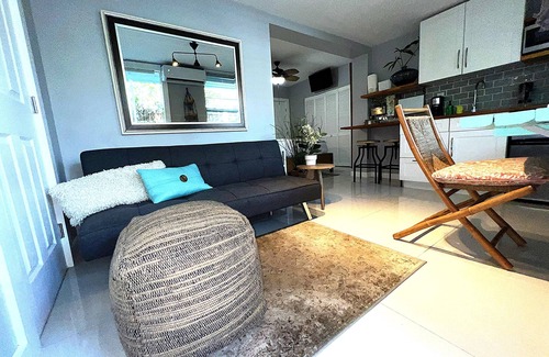 Flagami Apartment | Lovely and comfy studio-Free parking and Laundry!