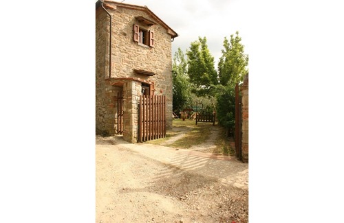 Montecchio Apartment | Lovely apartment for 4 guests with TV, close to Cortona