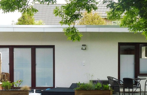 Warwerort House | Lovely apartment in villa for 6 people with WIFI, TV, terrace, pets allowed and parking