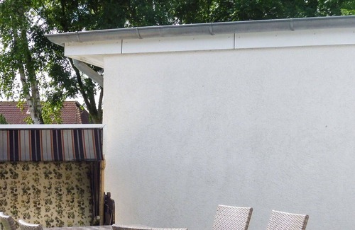Warwerort House | Lovely apartment in villa for 6 people with WIFI, TV, terrace, pets allowed and parking