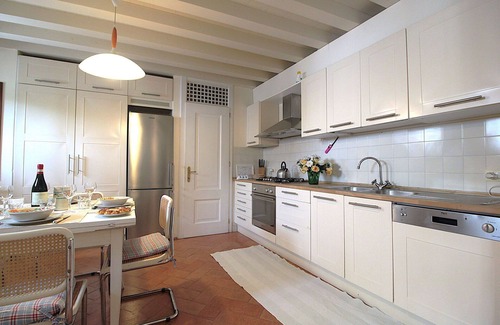 Colognola ai Colli Apartment | Lovely apartment for 5 people with pool, WIFI, A/C and TV, close to Verona