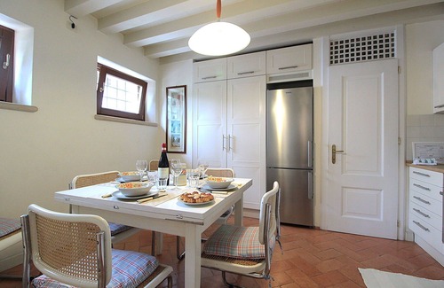 Colognola ai Colli Apartment | Lovely apartment for 5 people with pool, WIFI, A/C and TV, close to Verona