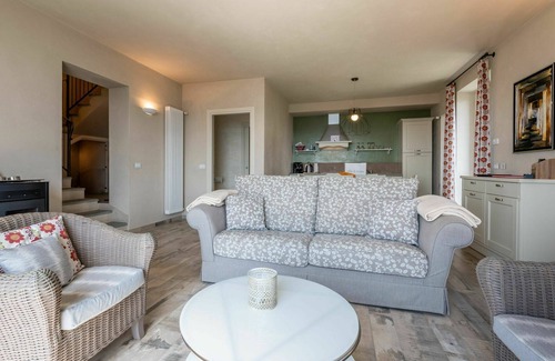 Costigliole d'Asti House | Lovely apartment in villa for 5 guests with pool, A/C, WIFI, TV, patio and panoramic view
