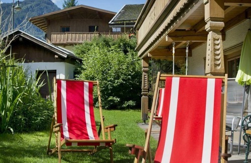 Hart im Zillertal House | Lovely apartment in villa for 15 guests with WIFI, TV, patio, pets allowed and parking