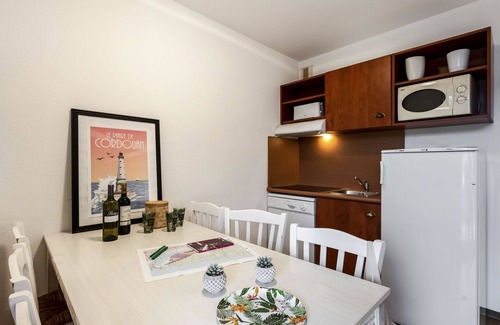 Le Verdon-sur-Mer Apartment | Lovely apartment for 8 guests with pool, WIFI, TV, terrace and pets allowed