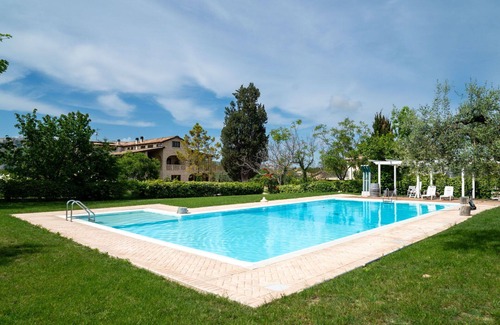 Citta Sant'Angelo Apartment | Lovely apartment for 4 people with WIFI, A/C, pool, TV, patio and pets allowed