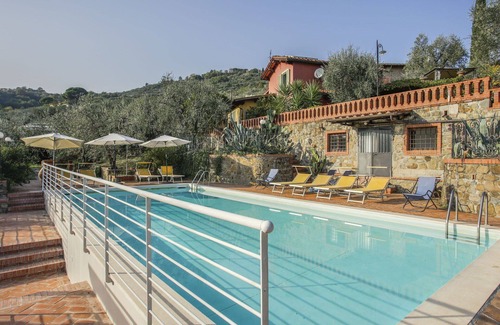 Pieve a Nievole Apartment | Lovely apartment for 4 people with WIFI, hot tub, pool, TV, patio, pets allowed and parking