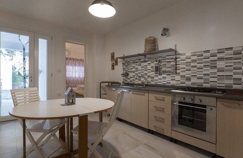 Torre Vado Apartment | Lovely apartment for 4 people with A/C, TV, patio, pets allowed and parking