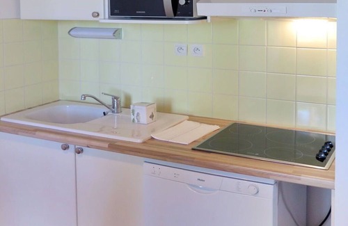 Parentis-en-Born Apartment | Lovely apartment for 4 people with WIFI, pool, TV, terrace and pets allowed
