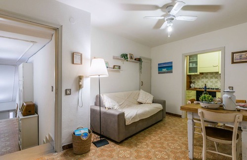 Casale Marittimo Apartment | Lovely apartment for 5 guests with WIFI, TV, patio and pets allowed