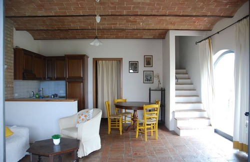 Castelfiorentino Villa | Lovely apartment in villa with pool, WIFI, patio and panoramic view, close to San Gimignano