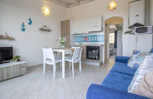 Paduledda Apartment | Lovely apartment for 4 people with A/C, pool, TV, terrace and pets allowed
