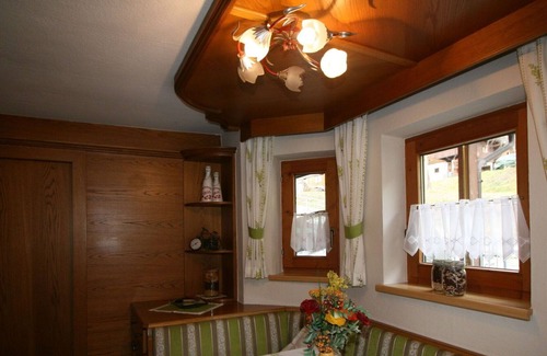 Bruck am Ziller Apartment | Lovely apartment for 10 guests with WIFI, TV, terrace and parking