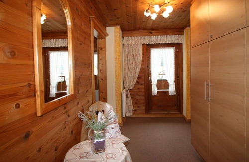 Bruck am Ziller Apartment | Lovely apartment for 10 guests with WIFI, TV, terrace and parking