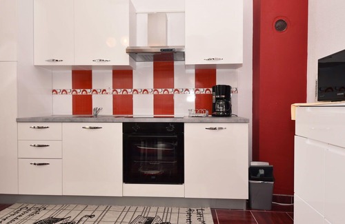 Obrovac Apartment | Lovely apartment for 4 guests with WIFI, A/C, TV, terrace and parking