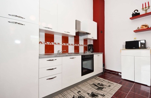 Obrovac Apartment | Lovely apartment for 4 guests with WIFI, A/C, TV, terrace and parking