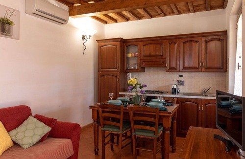 Massa Marittima House | Lovely apartment in villa for 6 people with WIFI, A/C, TV, terrace and pets allowed