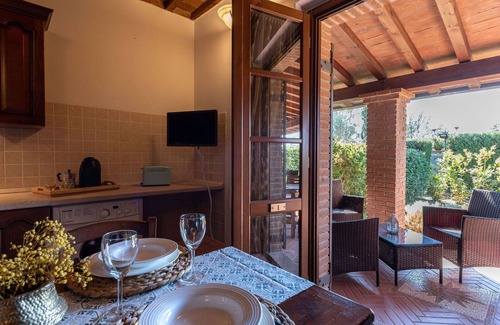 Massa Marittima House | Lovely apartment in villa for 6 people with WIFI, A/C, TV, terrace and pets allowed