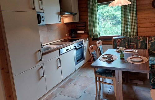 Arrach Apartment | Lovely apartment for 4 guests with WIFI, TV, patio, pets allowed and parking
