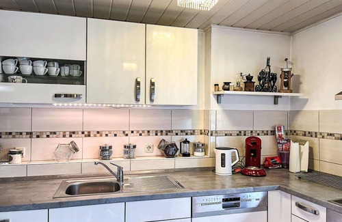 Quiddelbach Apartment | Lovely apartment for 9 guests with WIFI, TV, patio and parking
