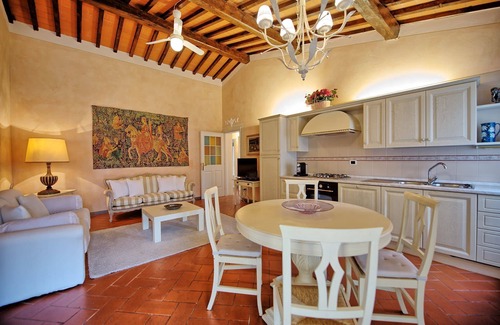 Empoli Apartment | Lovely apartment for 4 people with pool, WIFI, TV and parking