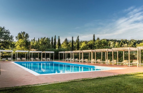 Empoli Apartment | Lovely apartment for 4 people with pool, WIFI, TV and parking