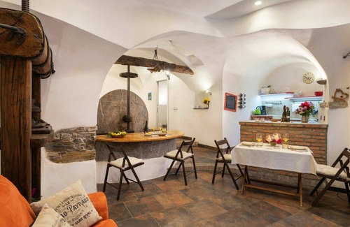 Pietrabruna Apartment | Lovely apartment for 4 guests with A/C, WIFI, TV, terrace and pets allowed