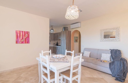 Porto Pozzo Apartment | Lovely apartment for 4 guests with A/C, pool, WIFI, terrace and pets allowed