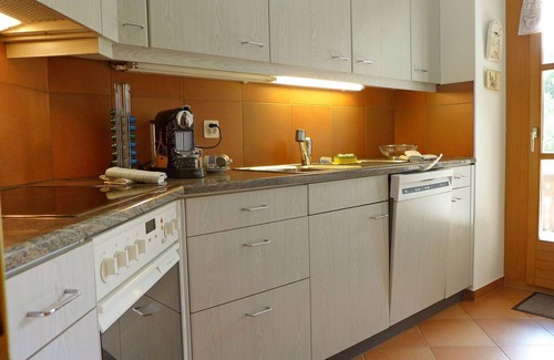 Maloja Apartment | Lovely apartment for 4 guests with WIFI, TV, balcony and pets allowed