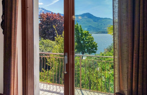 Gera Lario Apartment | Lovely apartment for 4 people with WIFI, TV, patio and pets allowed