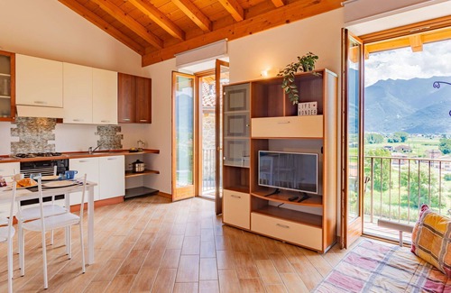 Gera Lario Apartment | Lovely apartment for 4 people with WIFI, balcony, pets allowed and panoramic view