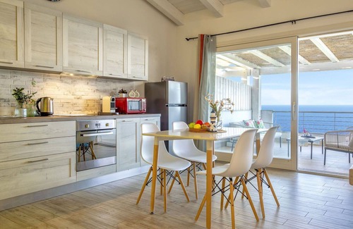 La Ciaccia Apartment | Lovely apartment for 4 people with A/C, TV, patio and pets allowed