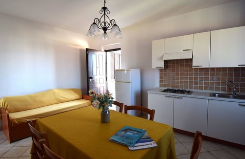 Northern Sardinia Apartment | Lovely apartment for 4 people with WIFI, pool, TV and balcony, close to Castelsardo