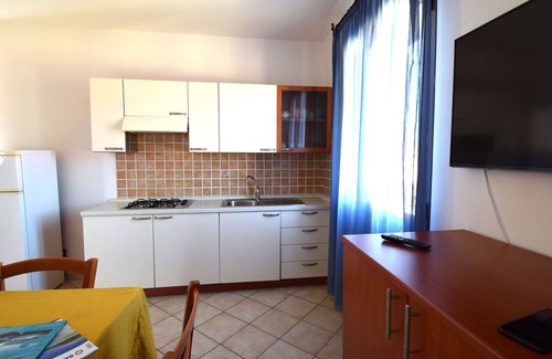 Northern Sardinia Apartment | Lovely apartment for 4 people with WIFI, pool, TV and balcony, close to Castelsardo