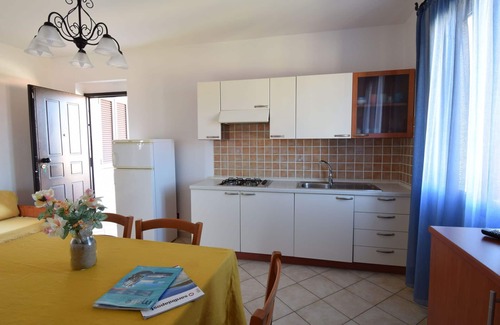 Northern Sardinia Apartment | Lovely apartment for 4 people with WIFI, pool, TV and balcony, close to Castelsardo