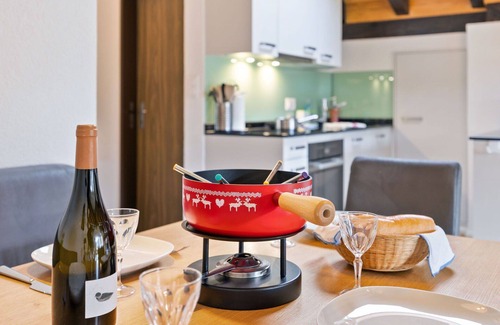Graechen Apartment | Lovely apartment for 4 guests with WIFI, TV, balcony and panoramic view